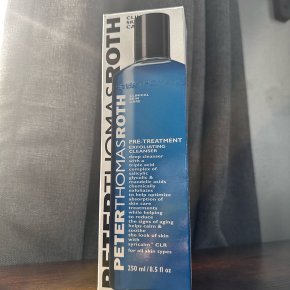 Peter Thomas Roth Exfoliating Cleanser - Picture 2 of 3